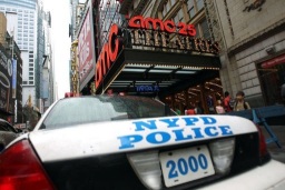 La vigilancia se redobló en las salas de cine.